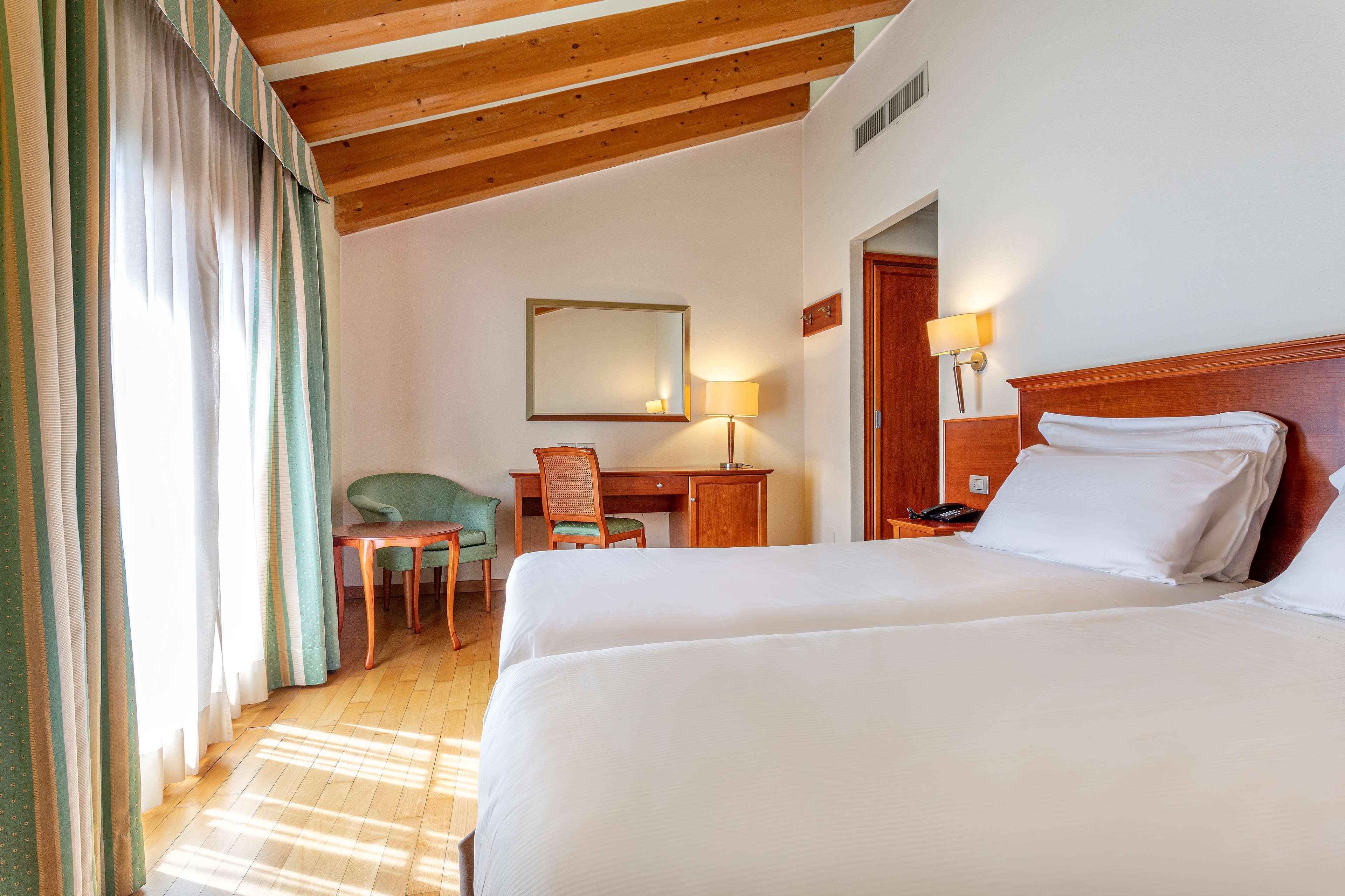 Best Western Titian Inn Hotel Treviso Silea Bagian luar foto